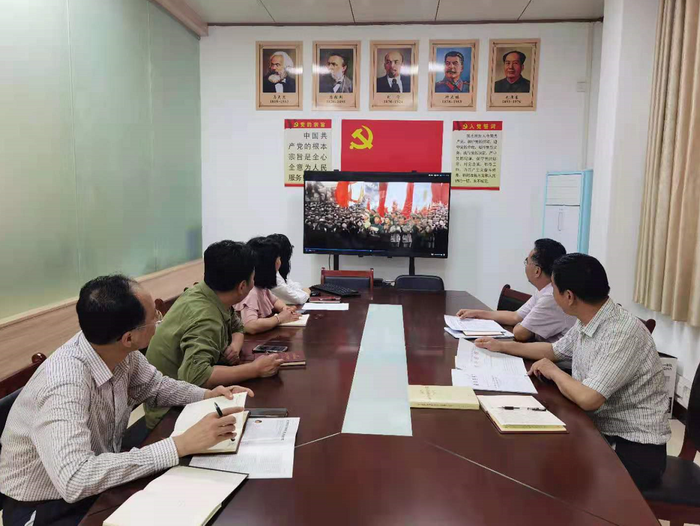 观看党史教育现场(700).png