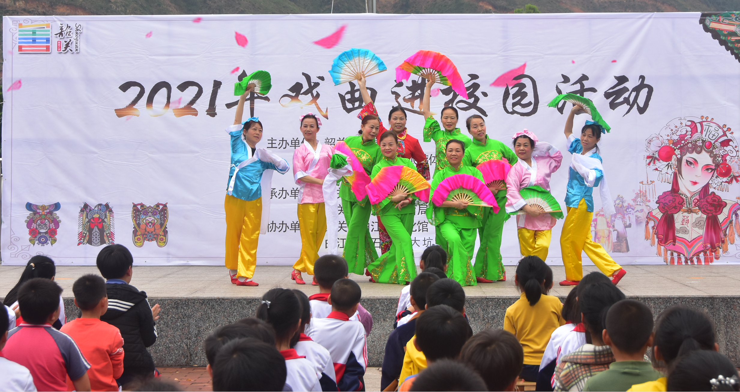 4月8日戏曲进校园乌石学校大坑口小学演出采茶舞蹈《斑鸠唱响新时代》.png