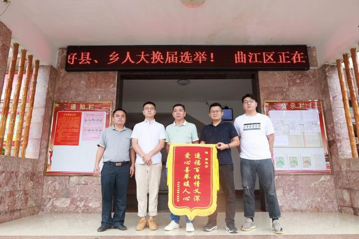 大塘镇党委委员、常务副镇长黄小平（左一），副镇长人选张志敏（右二）700.jpg