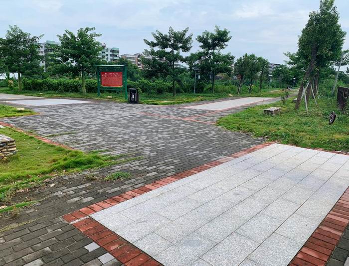 修缮后的大塘人民公园地砖(700).jpg