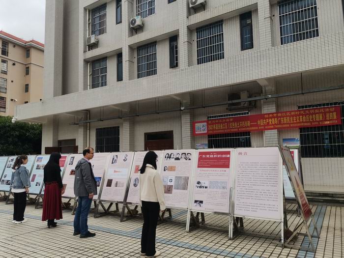 展览现场2(700).jpg