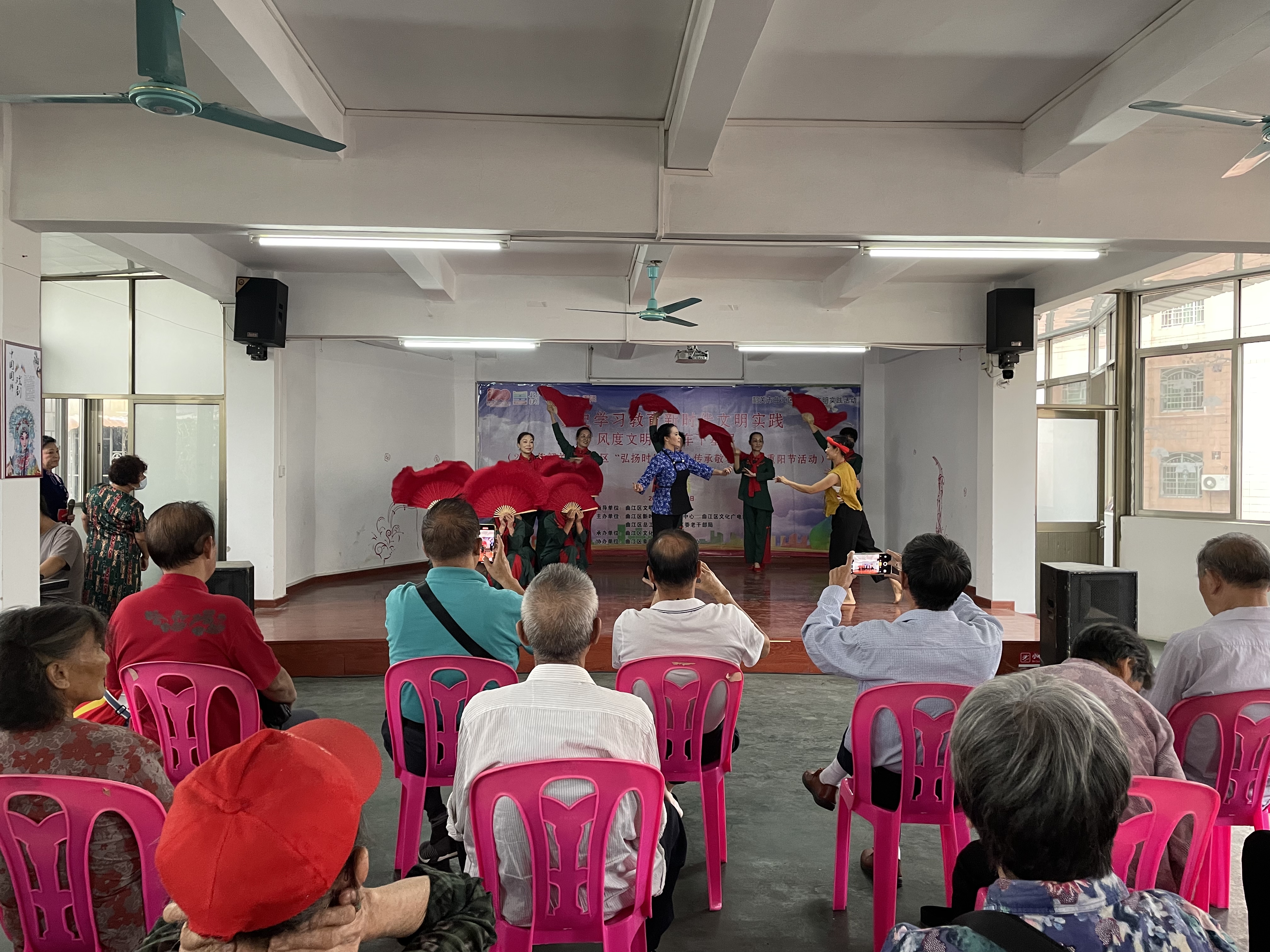时间：2021年10月11日，地点：曲江区幸福社会工作服务中心五楼，主题：2021年文化馆开展敬老爱老重阳活动，主办单位：曲江区文化广电旅游体育局，曲江区总工会，承办单位：曲江区文化馆 (4).jpg