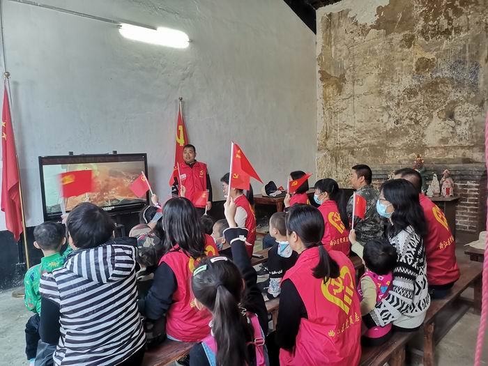 观看历史纪录片(700).jpg
