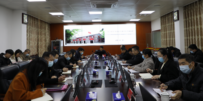 区领导谢章全讲授学习贯彻党的十九届六中全会精神专题党课(700).png