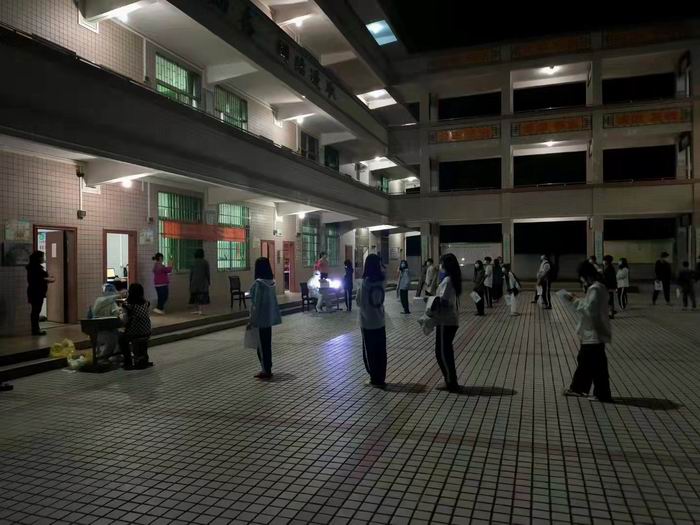 枫湾中学核酸采样现场(700).jpg