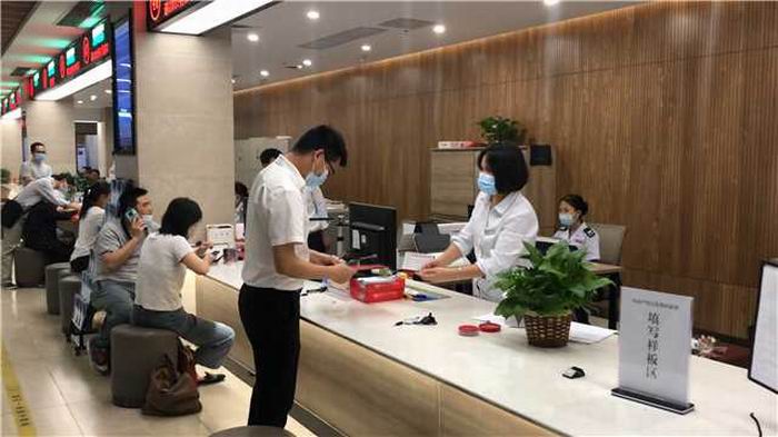 曲江区第一本“交地即发证”证书颁发(700).jpg
