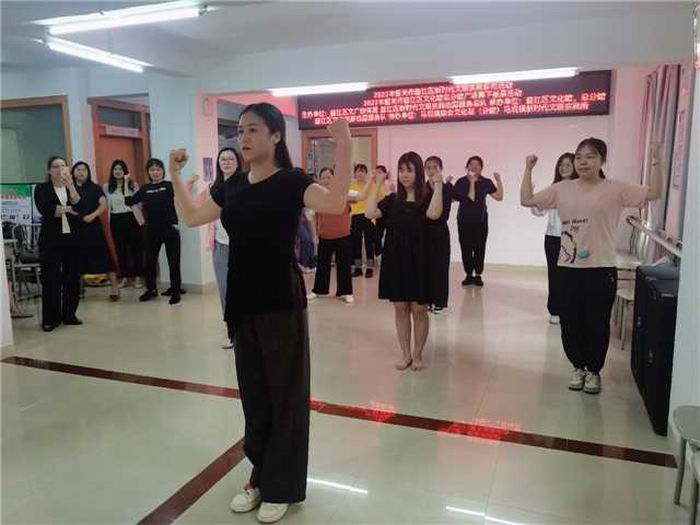 老师在授课中(700).jpg