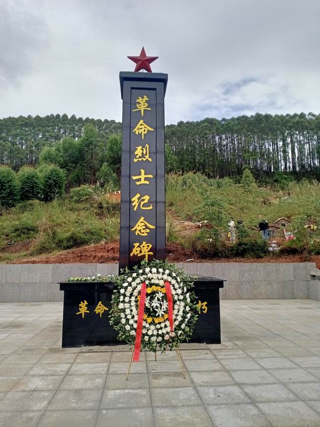 图为修缮后的大塘镇革命烈士纪念碑()650.jpg