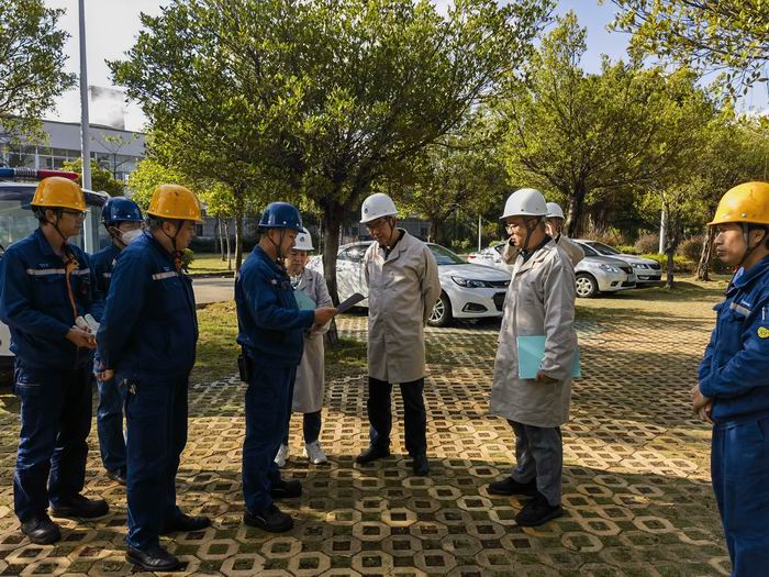 2024年11月26日，危化股会同专家到中南钢铁焦化场、林德气体有限公司开展日常检查工作(700).jpg