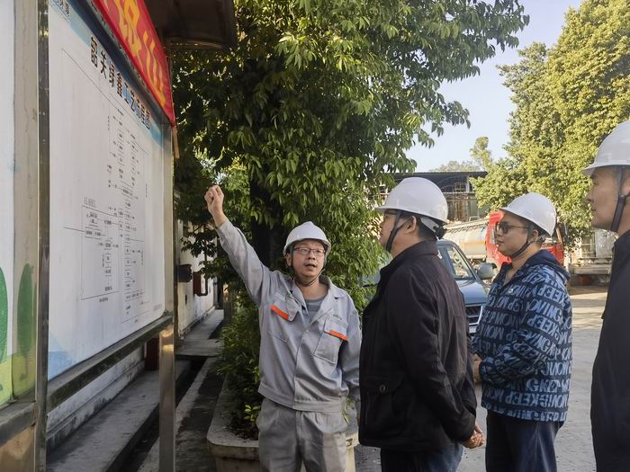 2024年11月26日，危化股陪同市危化科到绿鑫环保有限公司开展检查工作。(700).jpg