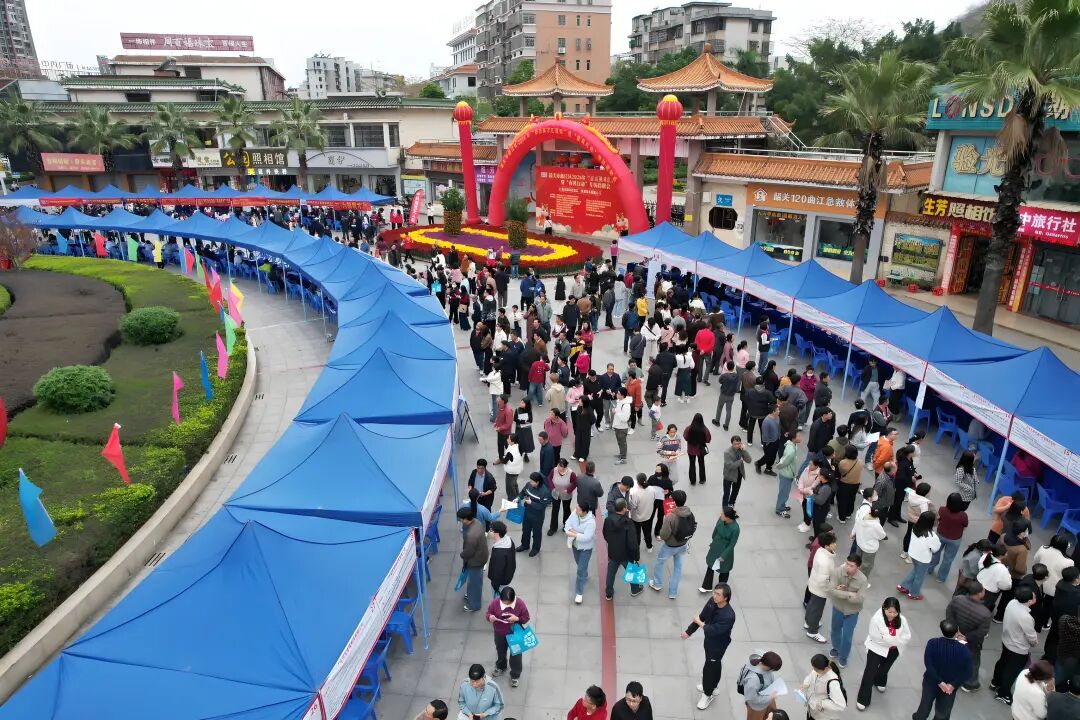 家门口就业更安心！曲江春风行动招聘会精准对接人岗需求