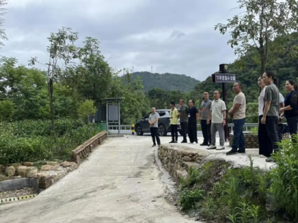 小坑镇人大开展绿美乡村建设情况视察活动6824.png