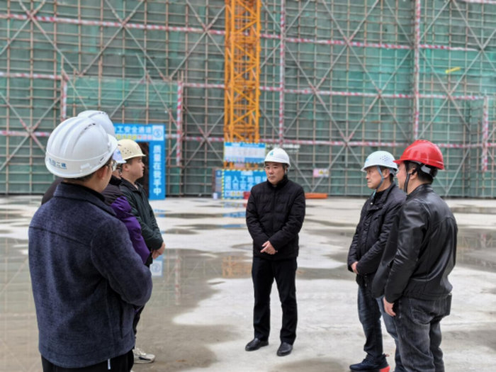 区领导黄华带队督导检查安全生产工作