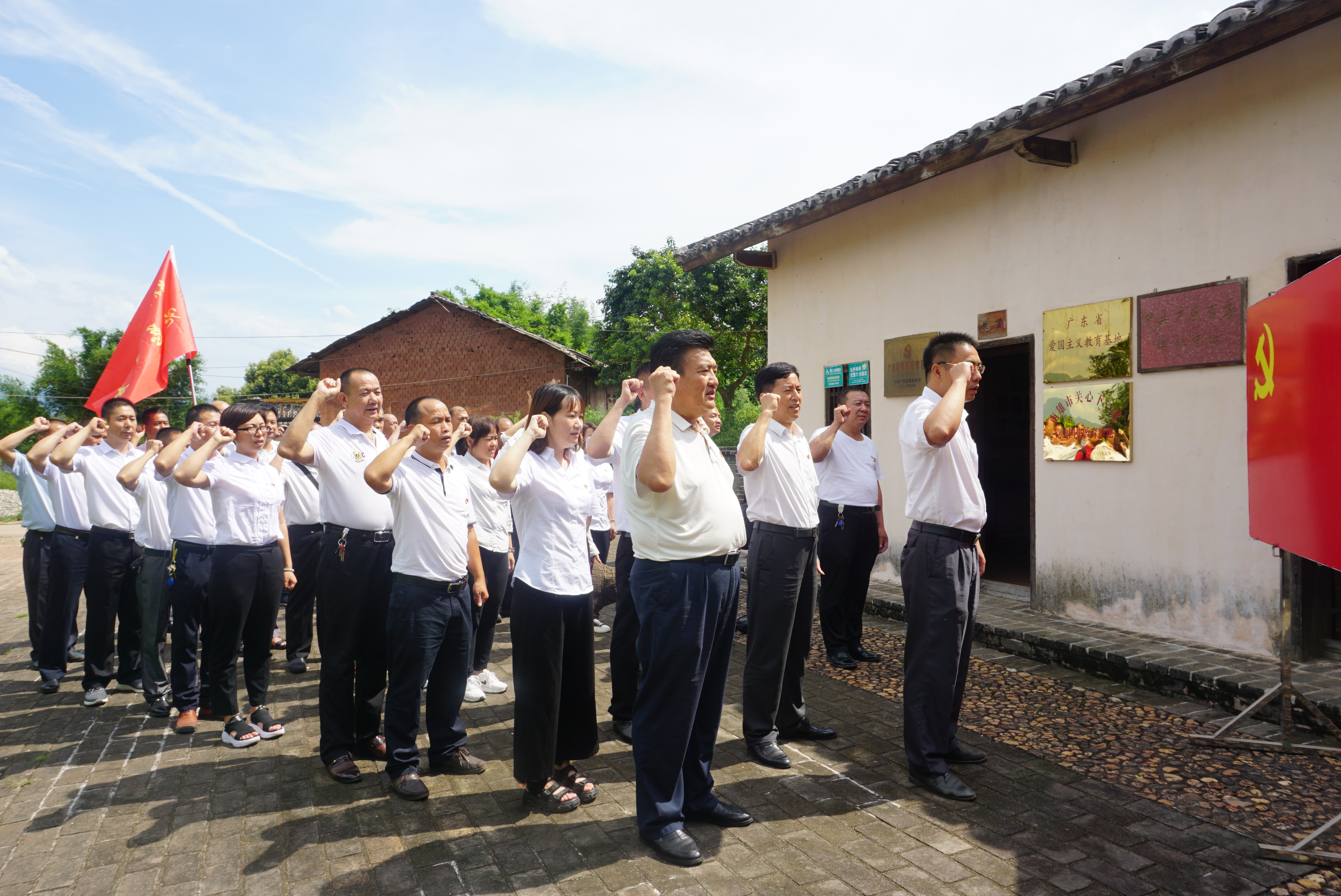 雄关漫道真如铁,而今迈步从头越—韶关市曲江公路事务中心开展红色